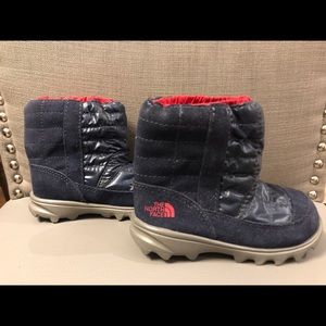 The North Face Toddler Camp Boots. Size 6.
